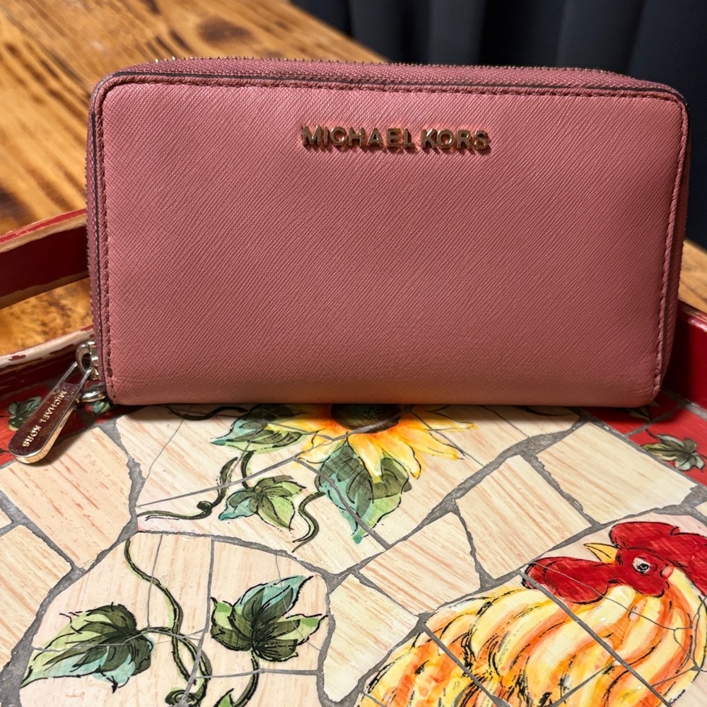 Michael Kors Rose Wallet - Picture 12 of 12
